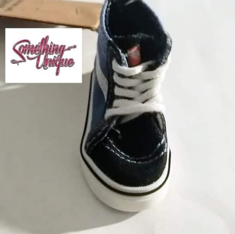 Vans Shoe Keychain - Picture 2 of 4